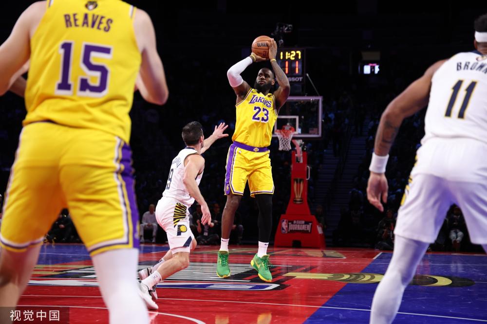 由于巴黎在 由于巴黎在